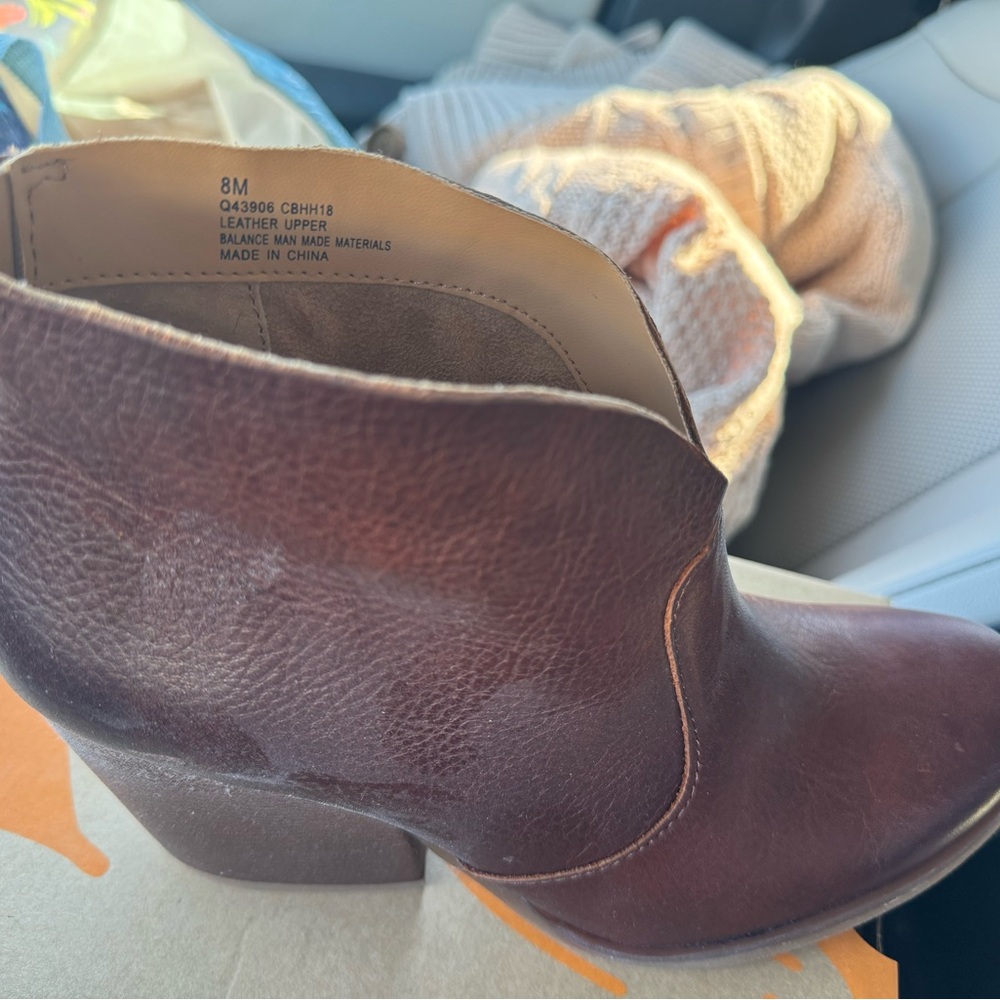 Korks size 8 brown leather Brand new!